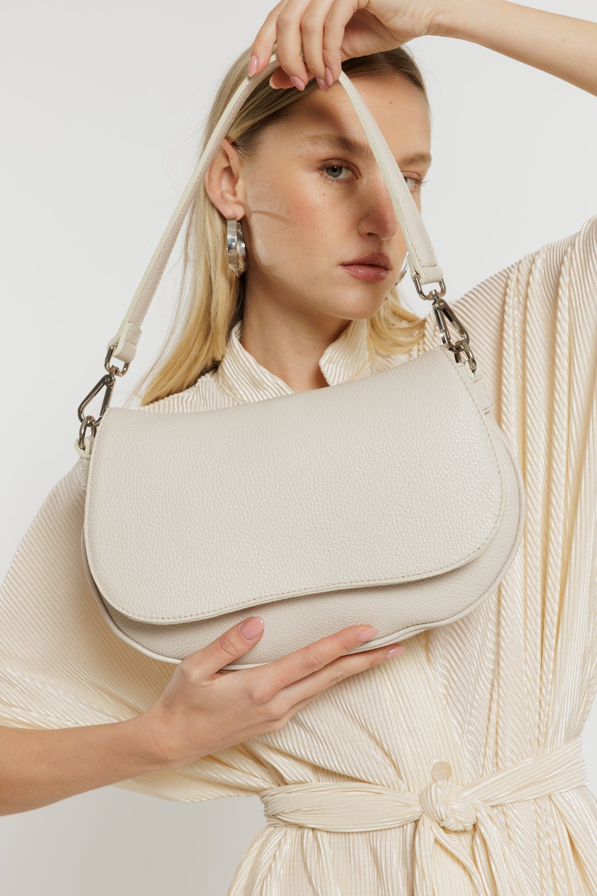 תיק כתף Norma בצבע קרם