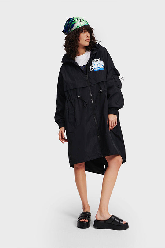 מעיל רוח Graffiti Summer Parka של Karl Lagerfeld לנשים בצבע שחור