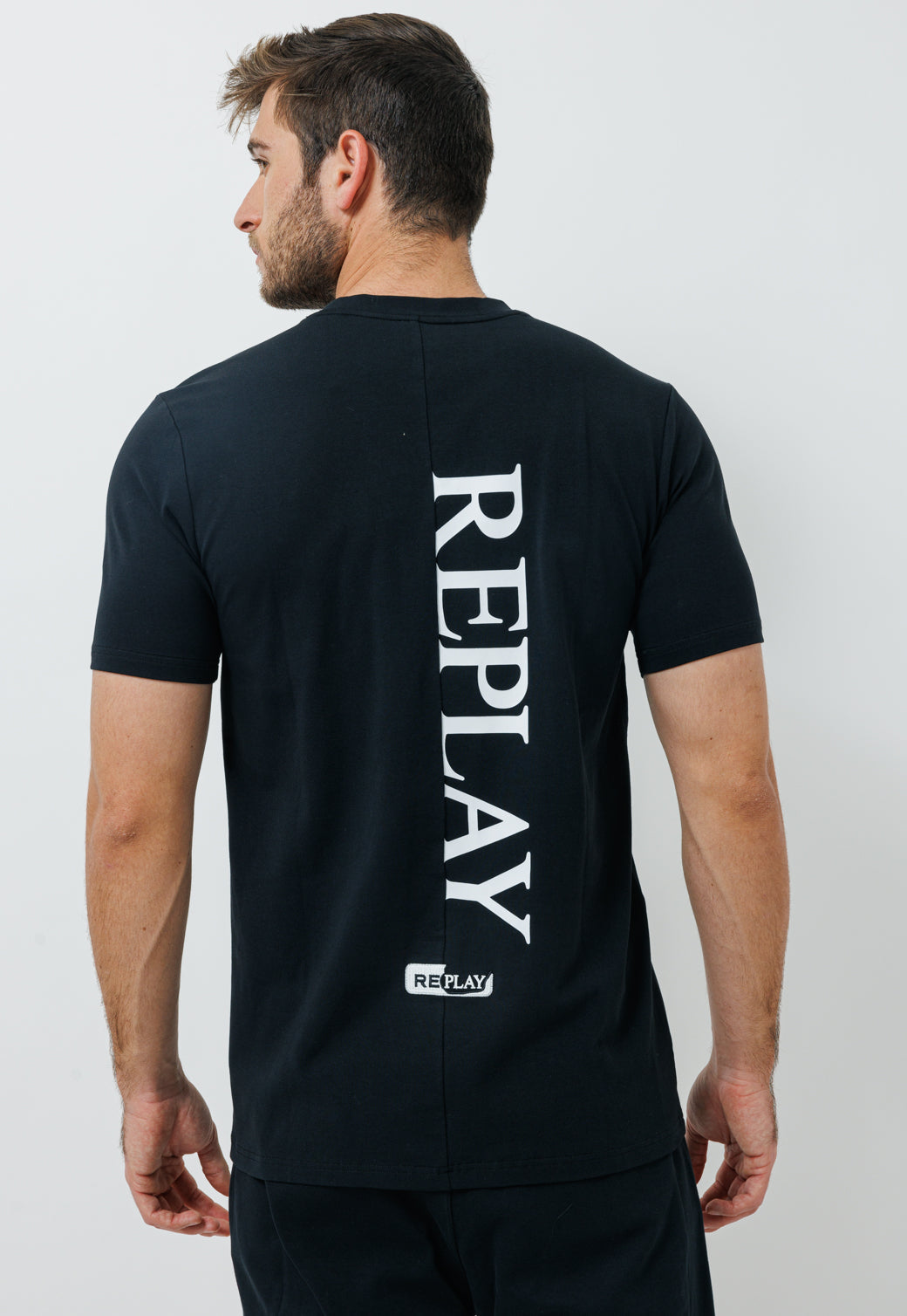 חליפת טרנינג קצרה Replay לגברים בצבע שחור עם הדפס בגב