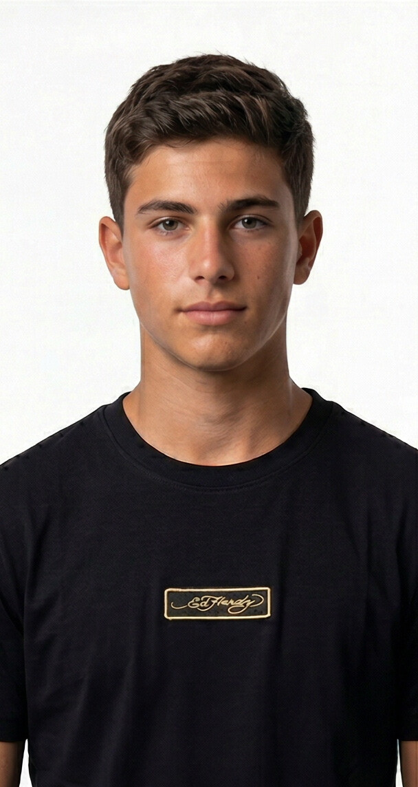 טי שירט Ed Hardy לגברים בצבע שחור עם לוגו כתב זהב בחזה