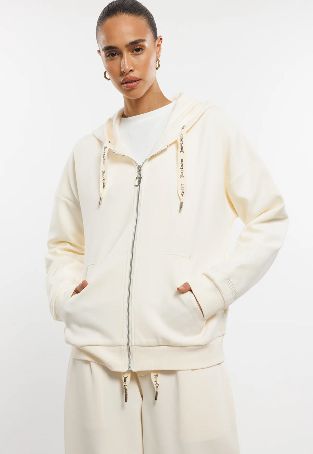 קפוצ'ון Boyfriend Juicy Couture בצבע שמנת