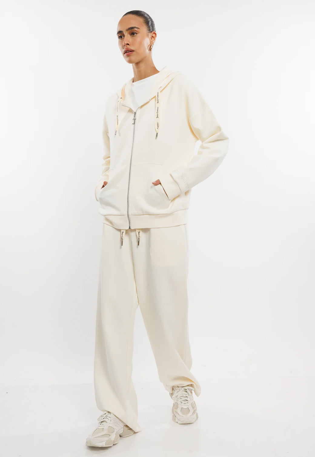 קפוצ'ון Boyfriend Juicy Couture בצבע שמנת