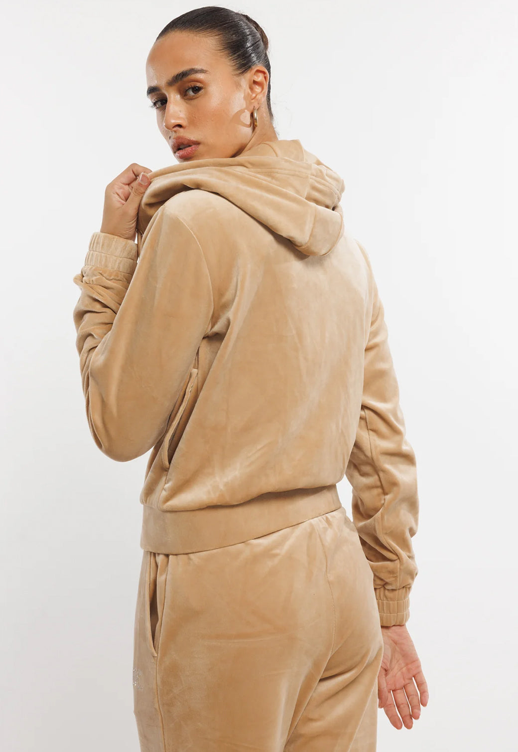 קפוצ'ון קטיפה עם רוכסן W Zipped Hooded בצבע בז'