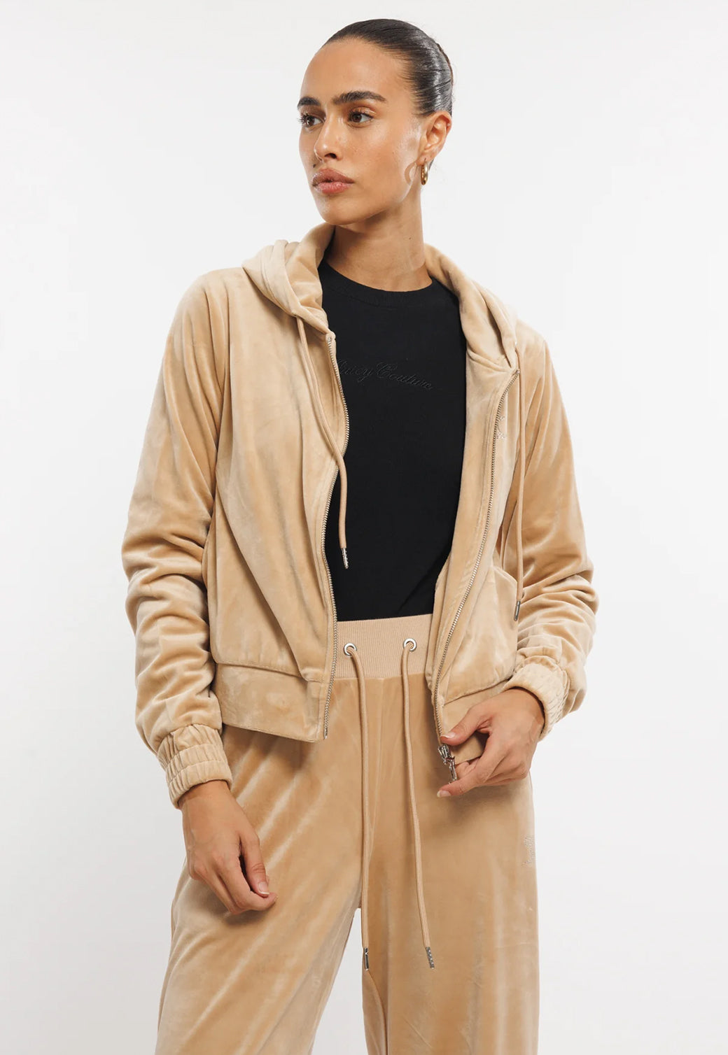 קפוצ'ון קטיפה עם רוכסן W Zipped Hooded בצבע בז'