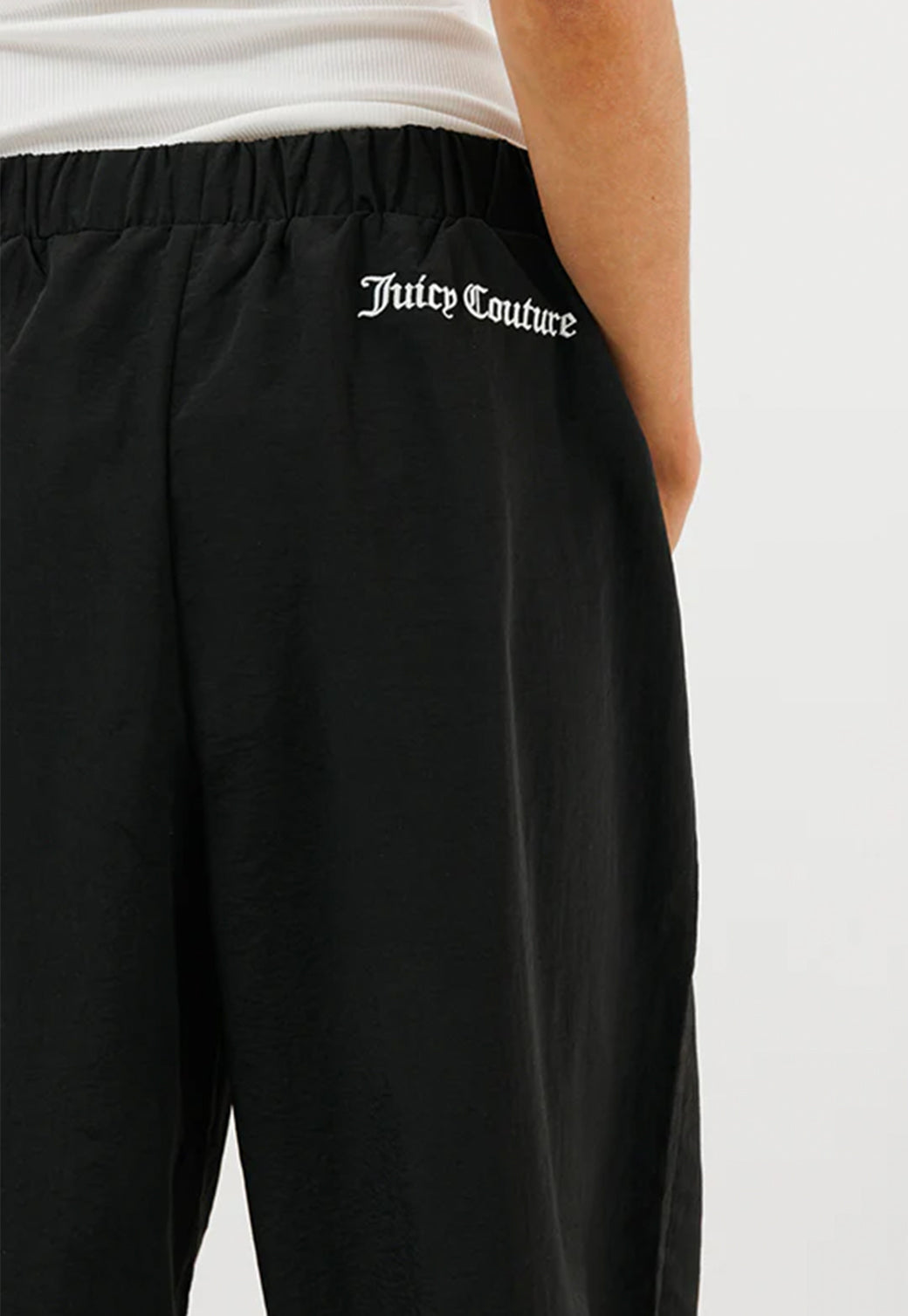 מכנסי ניילון Juicy Couture בצבע שחור