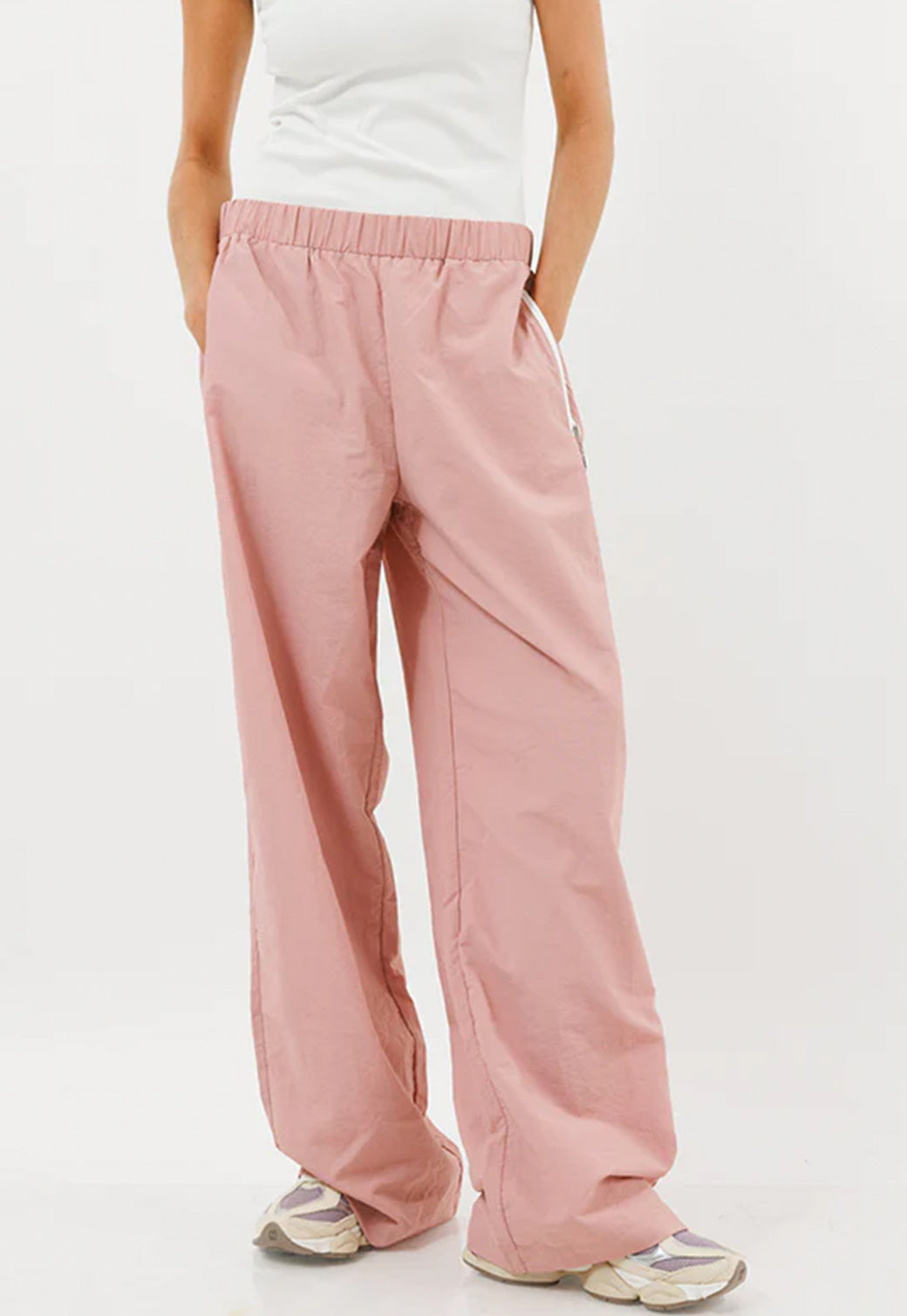מכנסי ניילון Juicy Couture בצבע ורוד