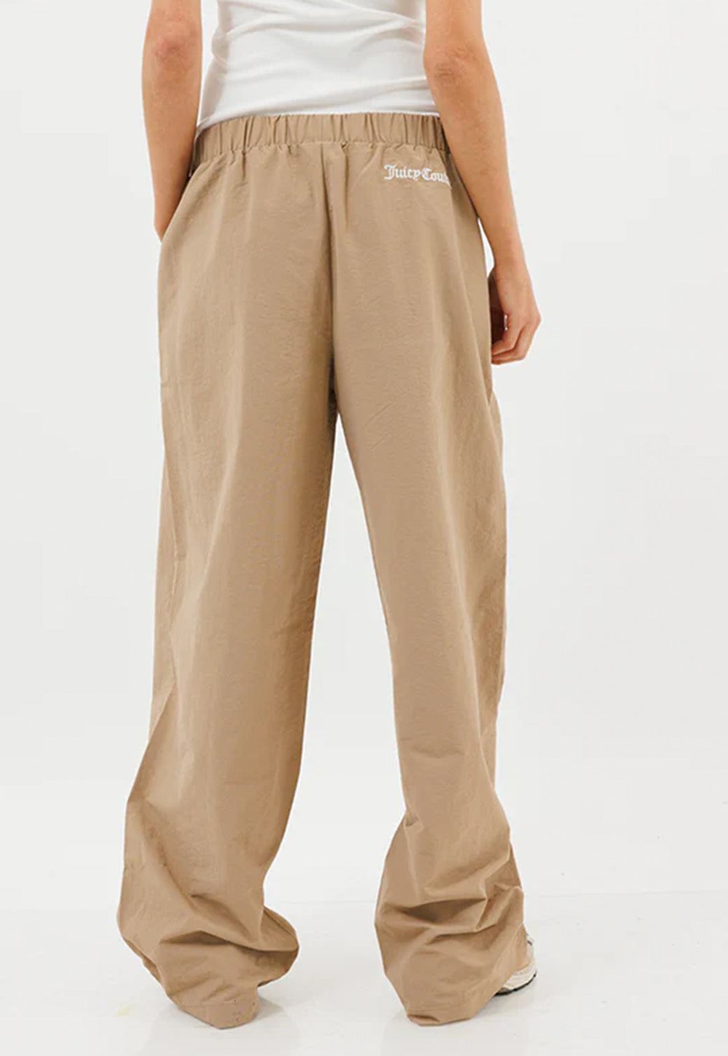 מכנסי ניילון Juicy Couture בצבע חום