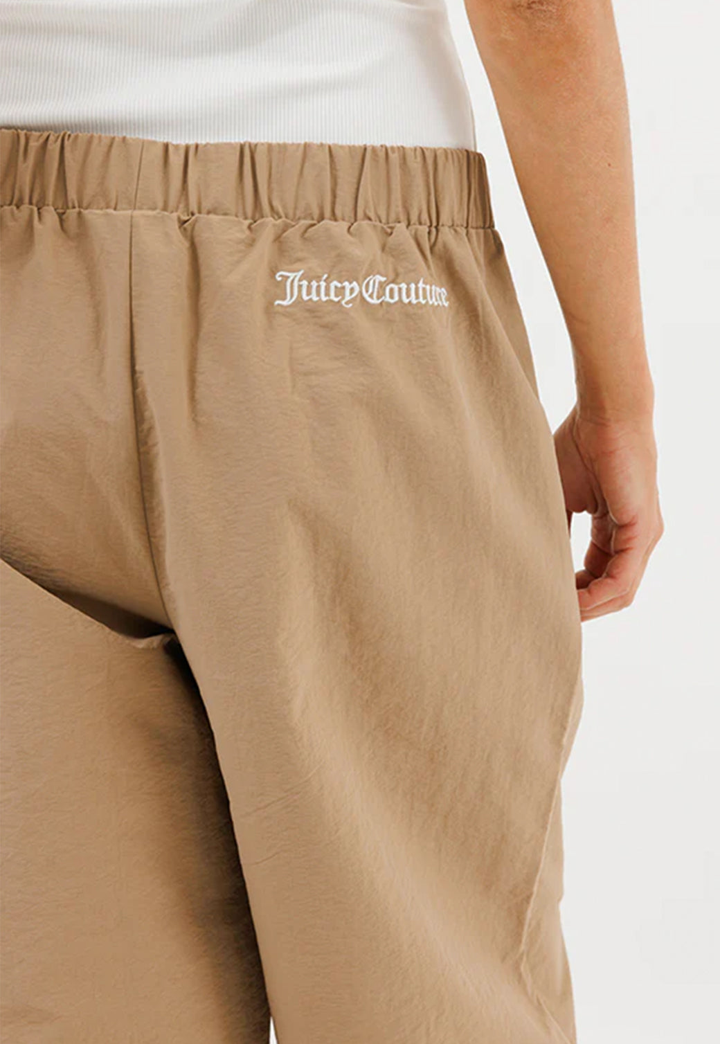מכנסי ניילון Juicy Couture בצבע חום