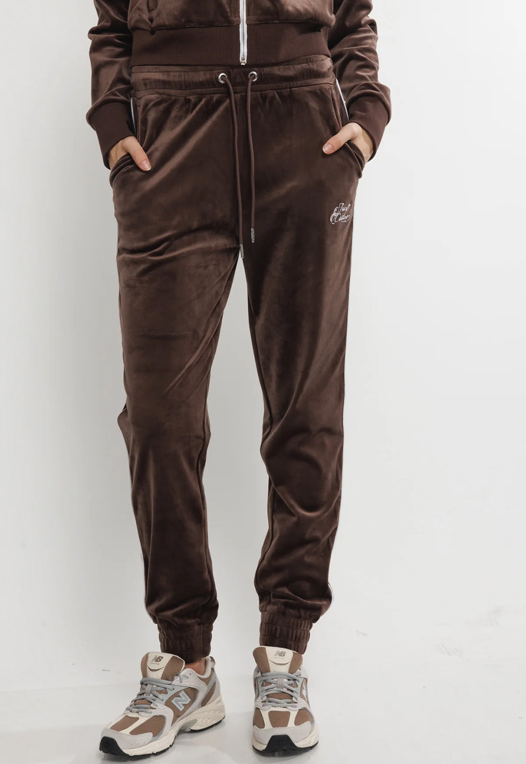 מכנסי טרנינג קטיפה W Fancy בצבע חום