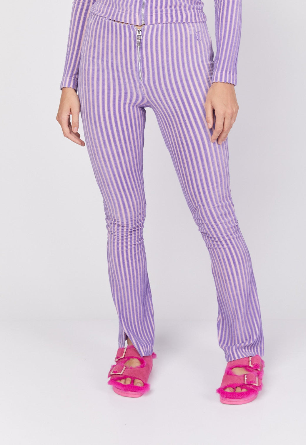 מכנסי פלייר דגם VELOUR לנשים בצבע סגול פסים