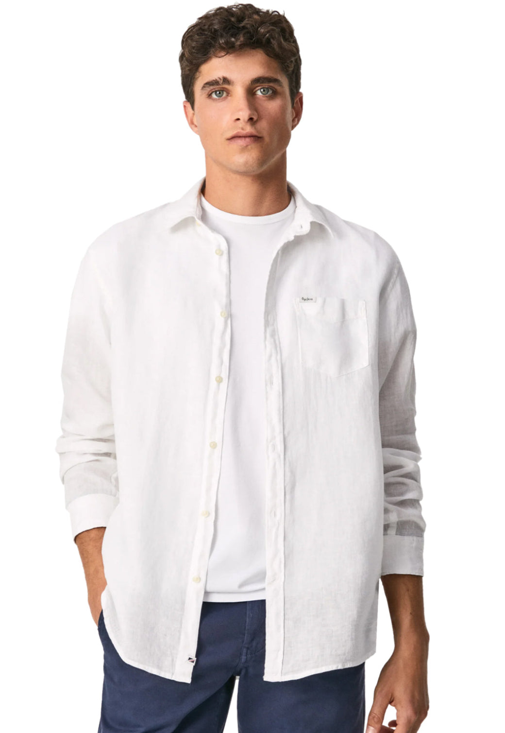 חולצת כפתורים לבנה לגברים מבית Pepe Jeans – קלאסית ונקייה