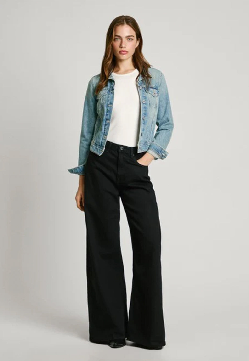 ג'ינס WIDE LEG בגזרה רחבה בצבע שחור
