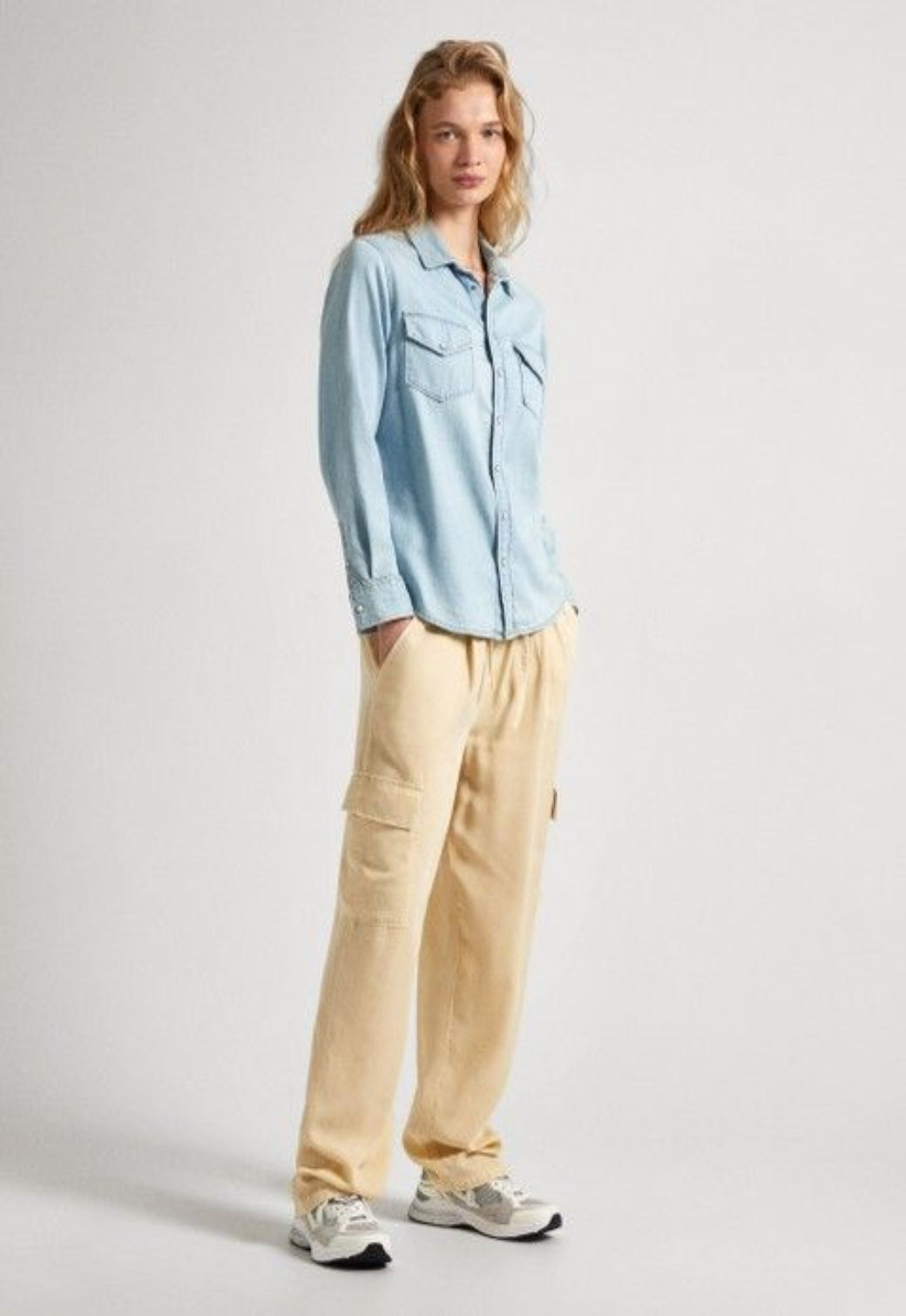 מכנסי קרגו דגם EVA לנשים בצבע בז’