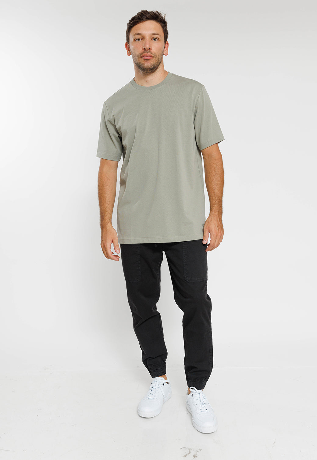 מכנסי דגמ"ח בגזרה מחויטת לגברים בצבע שחור