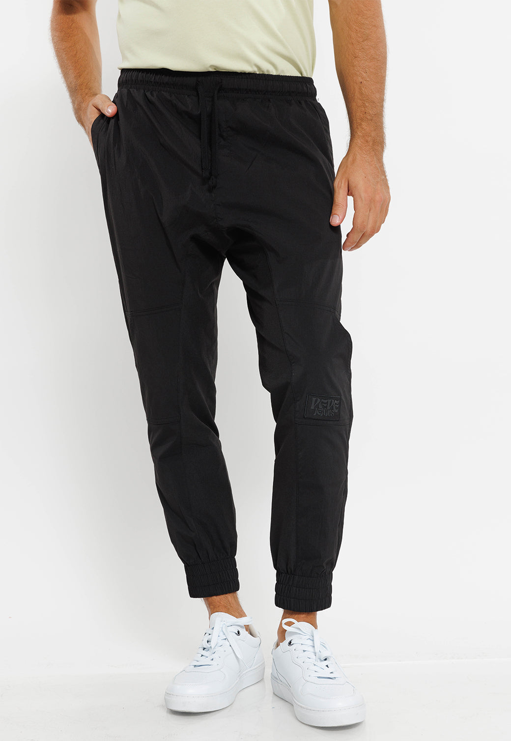 מכנסי ג'וגר קלים לגברים בצבע שחור
