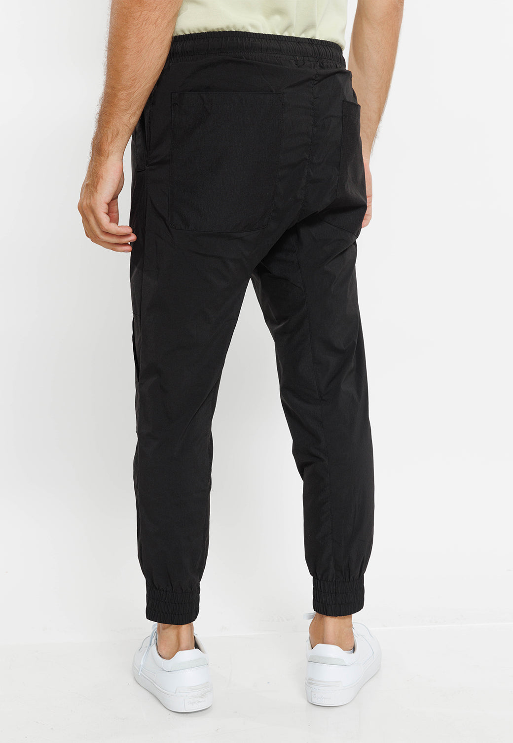 מכנסי ג'וגר קלים לגברים בצבע שחור