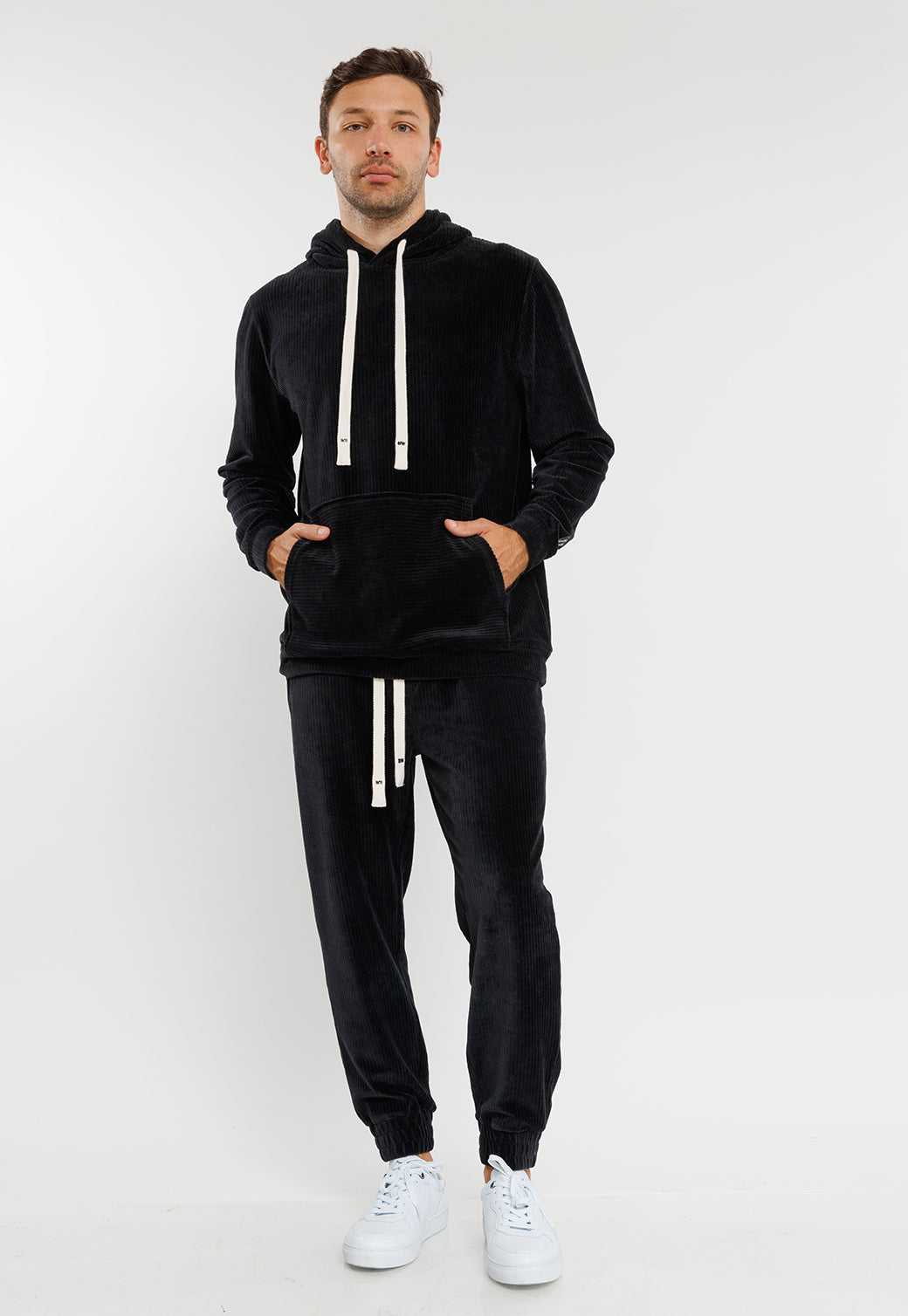 מכנסי קורדרוי עם שרוך לגברים בצבע שחור