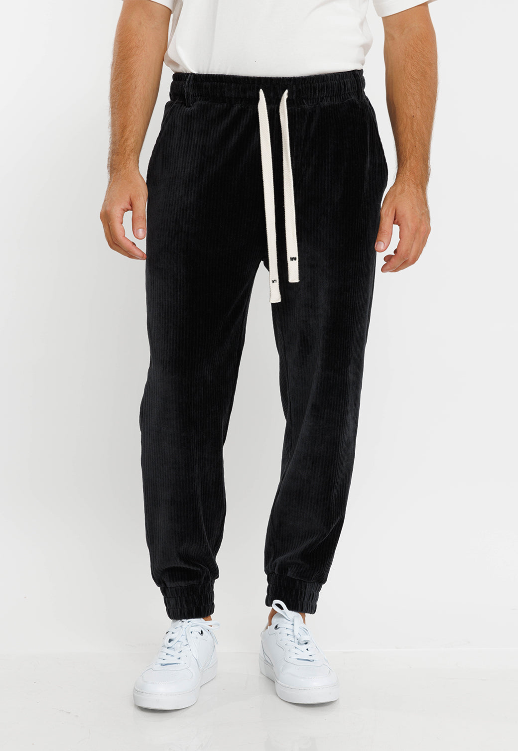 מכנסי קורדרוי עם שרוך לגברים בצבע שחור