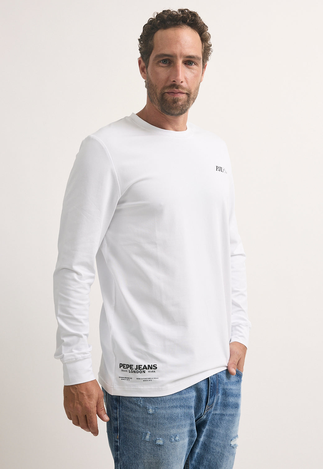 טי-שירט ארוכה לגברים בצבע לבן עם לוגו