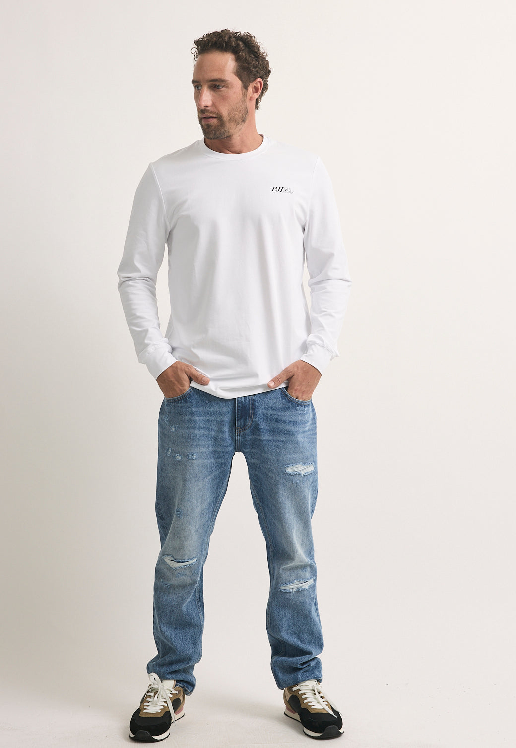 טי-שירט ארוכה לגברים בצבע לבן עם לוגו