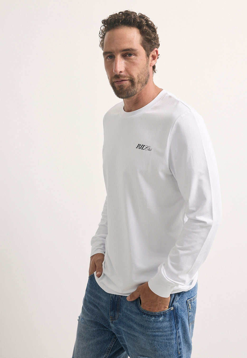 טי-שירט ארוכה לגברים בצבע לבן עם לוגו