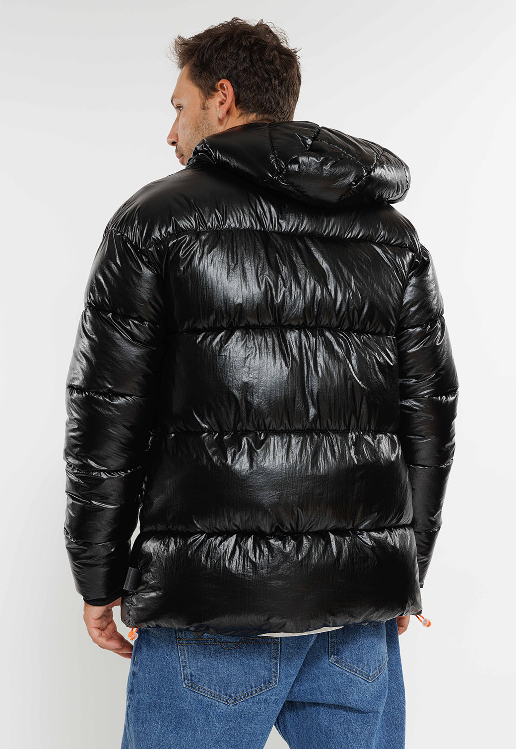 מעיל פוך מבריק עם כובע בצבע שחור