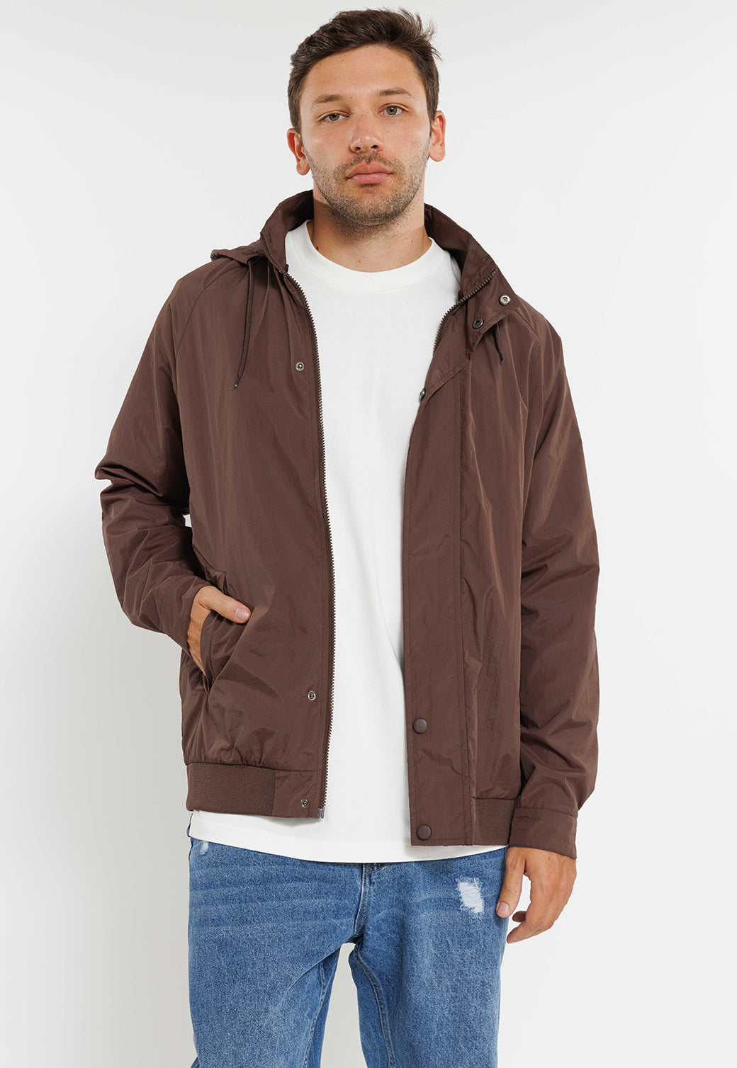 מעיל רוח קל לגבר בצבע חום