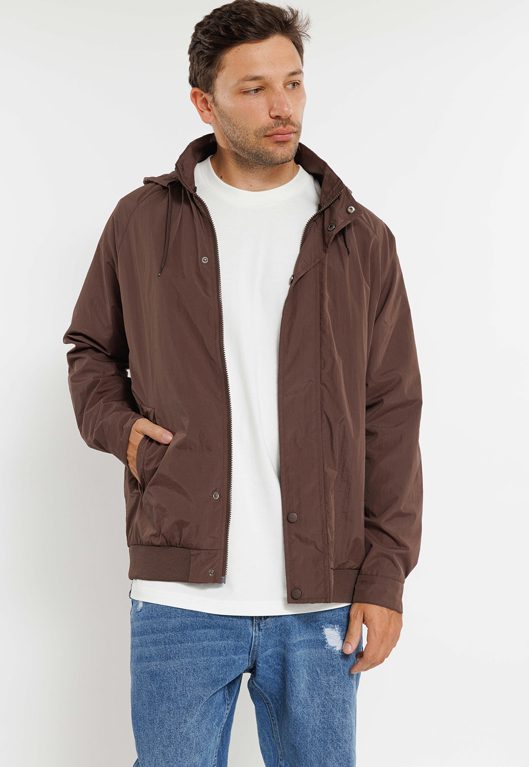 מעיל רוח קל לגבר בצבע חום