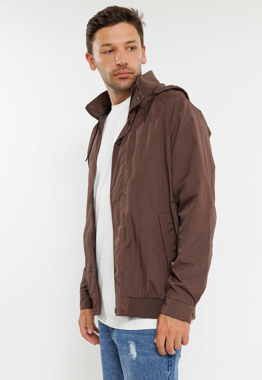 מעיל רוח קל לגבר בצבע חום