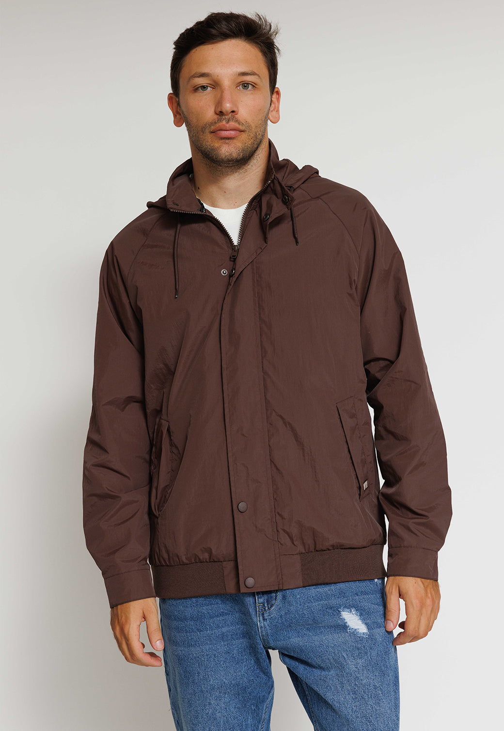 מעיל רוח קל לגבר בצבע חום