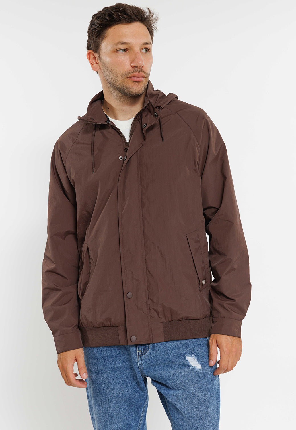 מעיל רוח קל לגבר בצבע חום