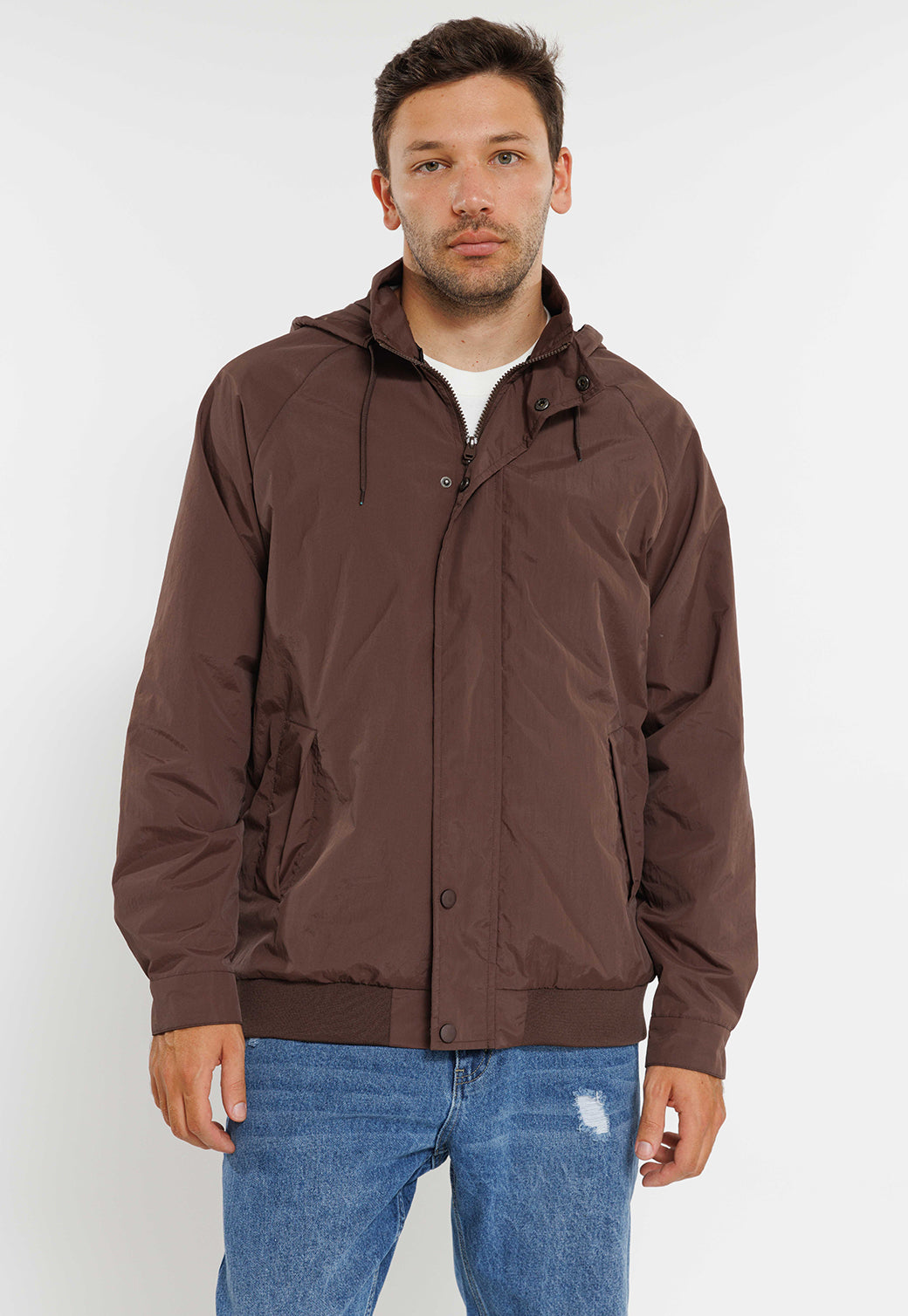 מעיל רוח קל לגבר בצבע חום