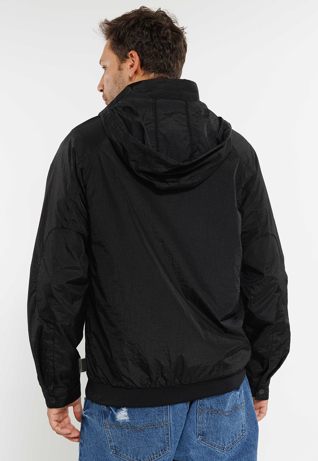 מעיל רוח קל עם קפוצ'ון בצבע שחור