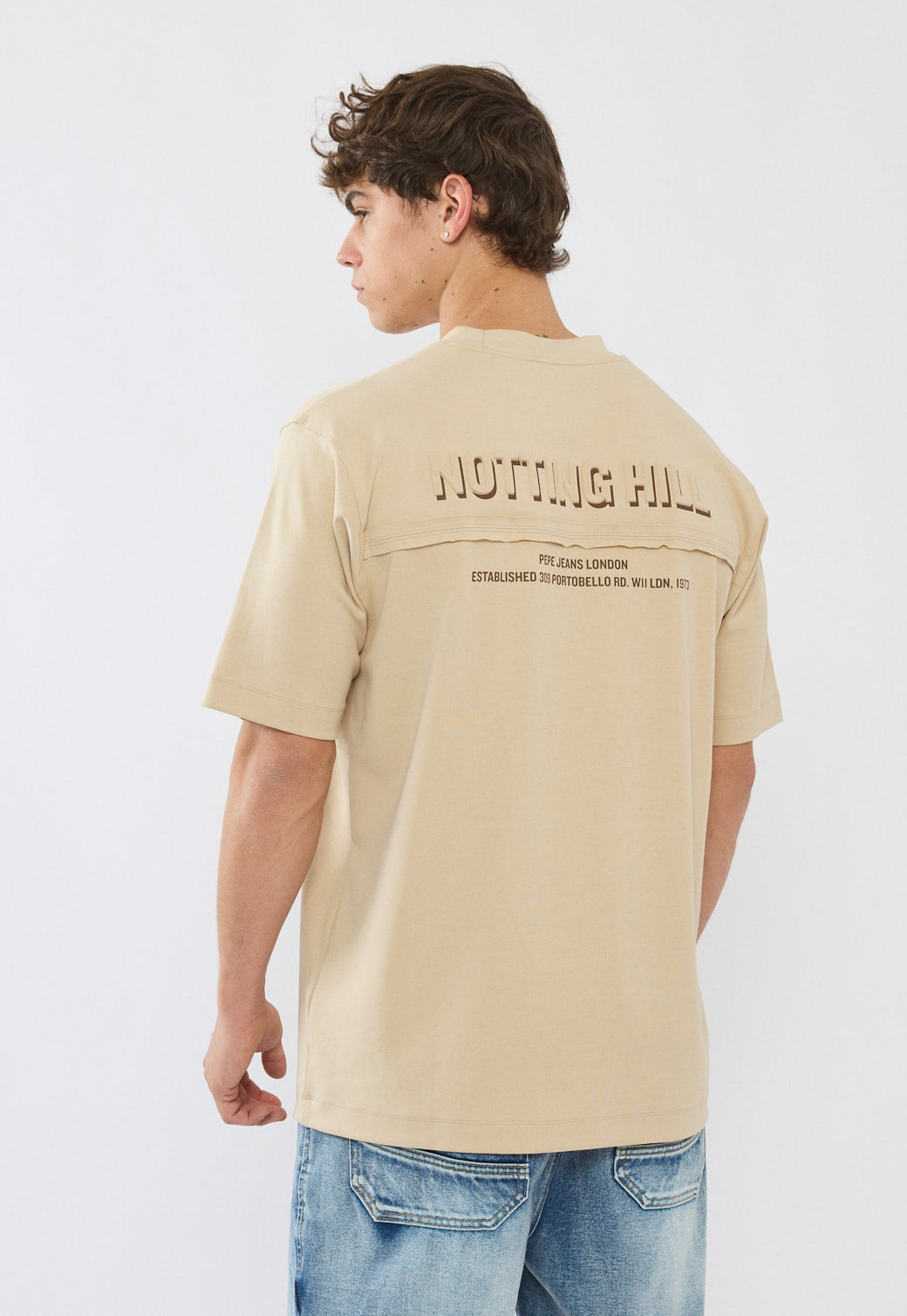 טי-שירט לגברים בצבע בז' עם לוגו