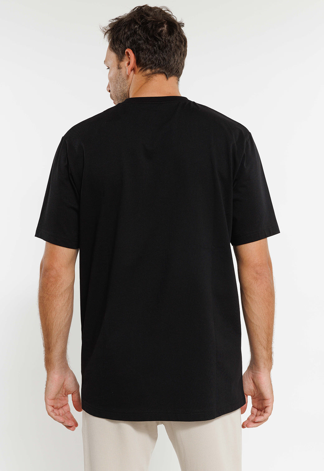 טי שירט רחבה עם הדפס בצבע שחור