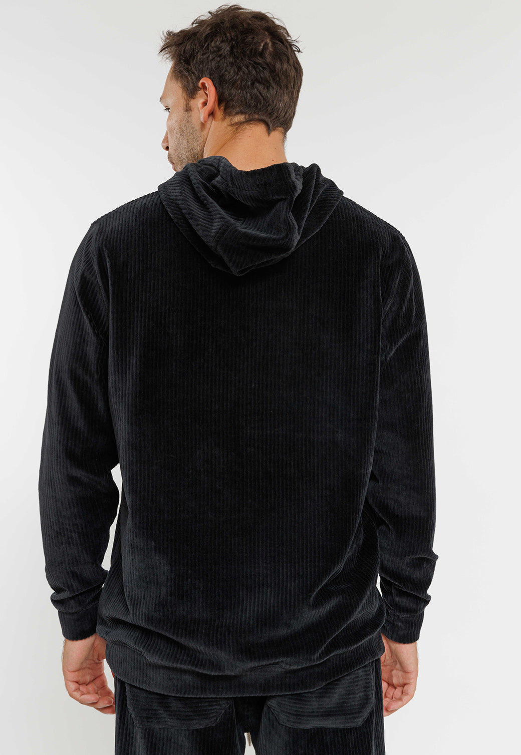 קפוצ'ון קטיפתי שחור לגברים