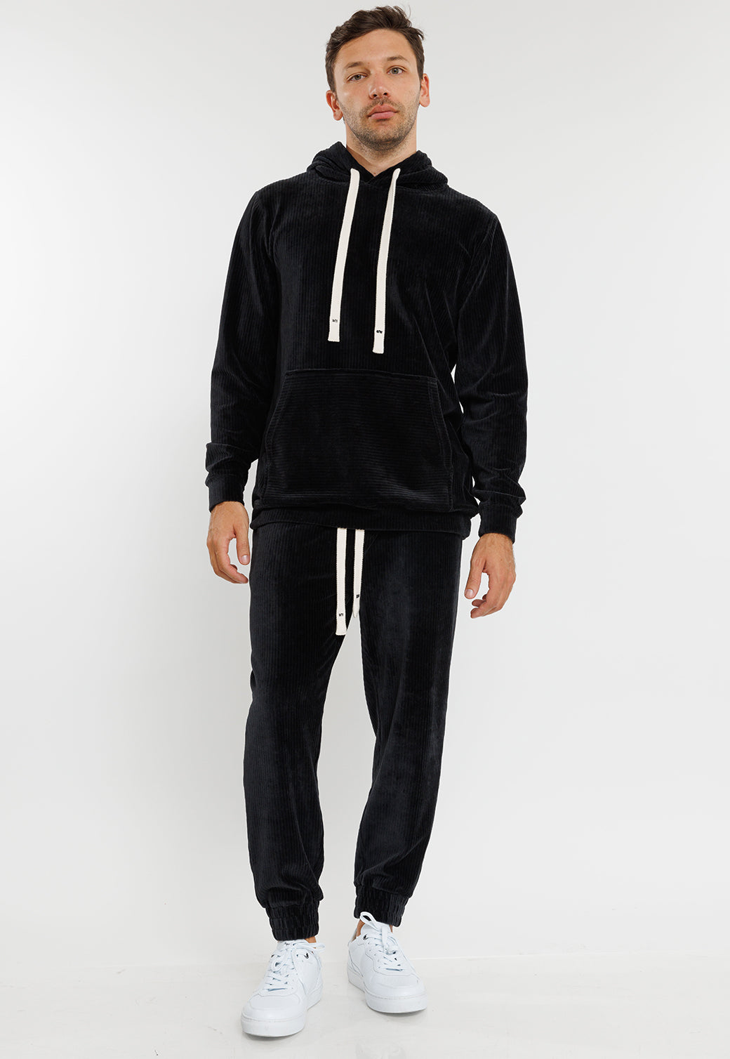 קפוצ'ון קטיפתי שחור לגברים