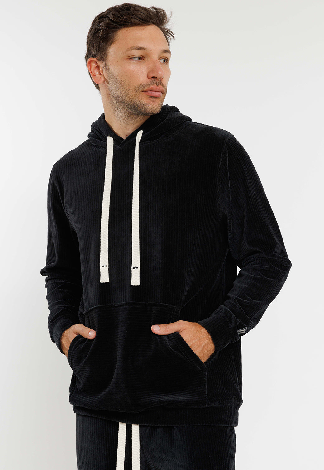 קפוצ'ון קטיפתי שחור לגברים