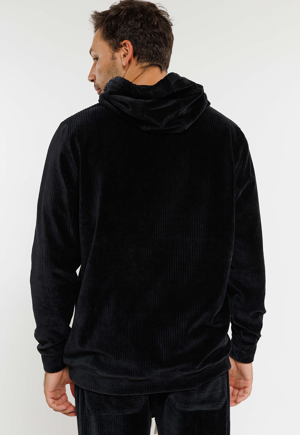 קפוצ'ון קטיפתי שחור לגברים