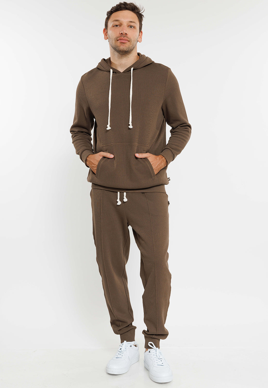 קפוצ'ון בצבע חום לגברים