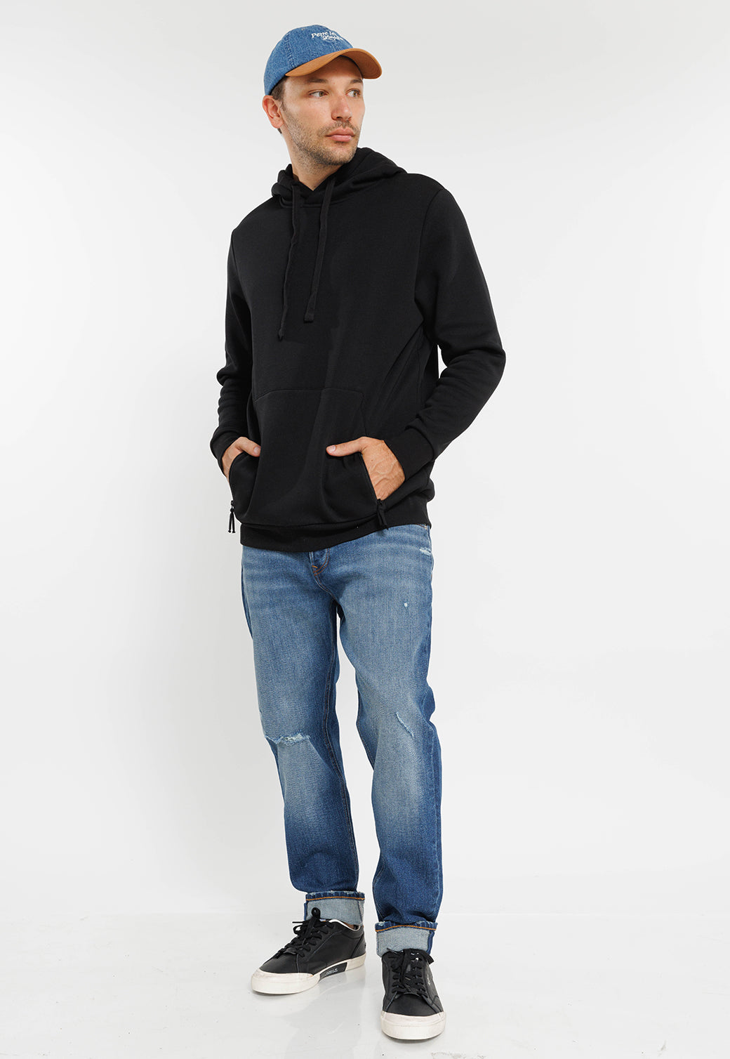 קפוצ'ון עם הדפס אחורי SOF בצבע שחור