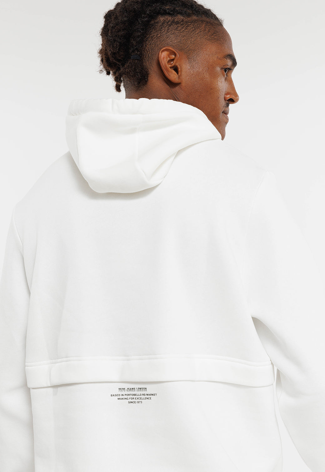 קפוצ'ון עם הדפס מרובע לגברים בצבע לבן