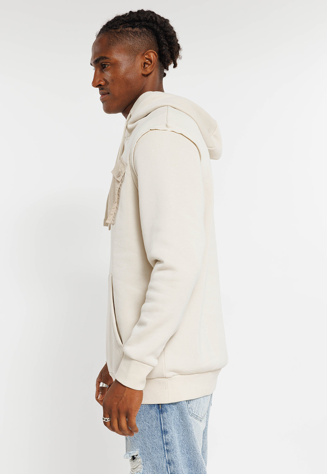 קפוצ'ון KIN עם כיס מעוצב בצבע חול בז'