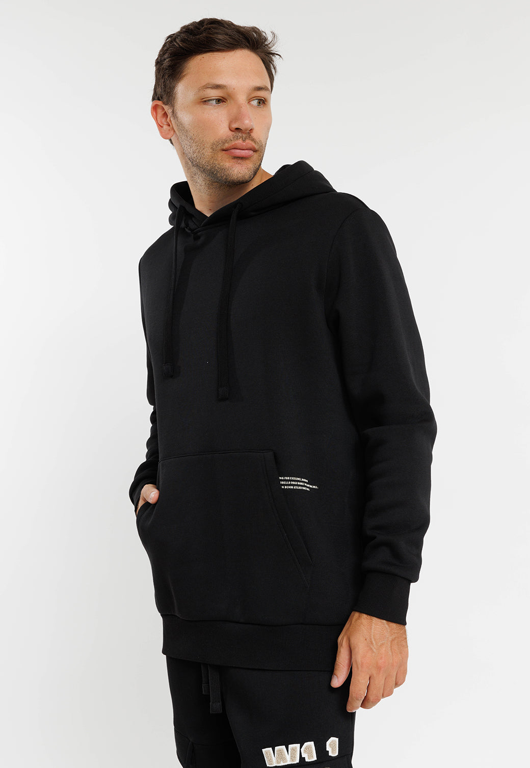 קפוצ'ון עם הדפס גב לגברים בצבע שחור