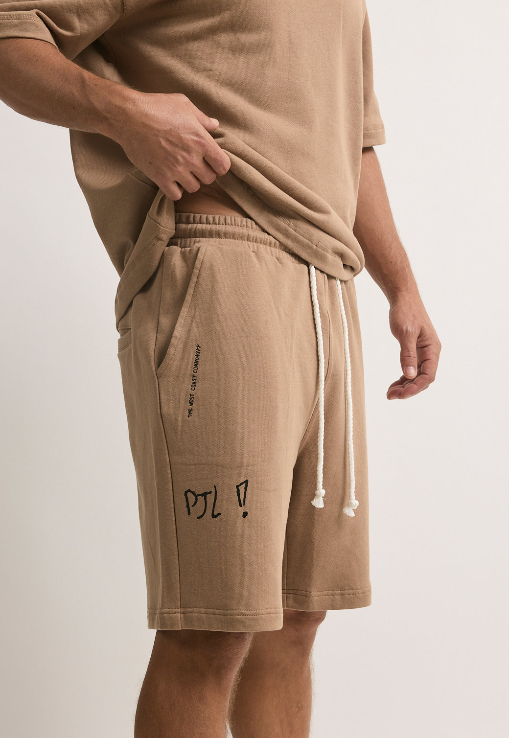 מכנסיים קצרים לגברים בצבע בז'