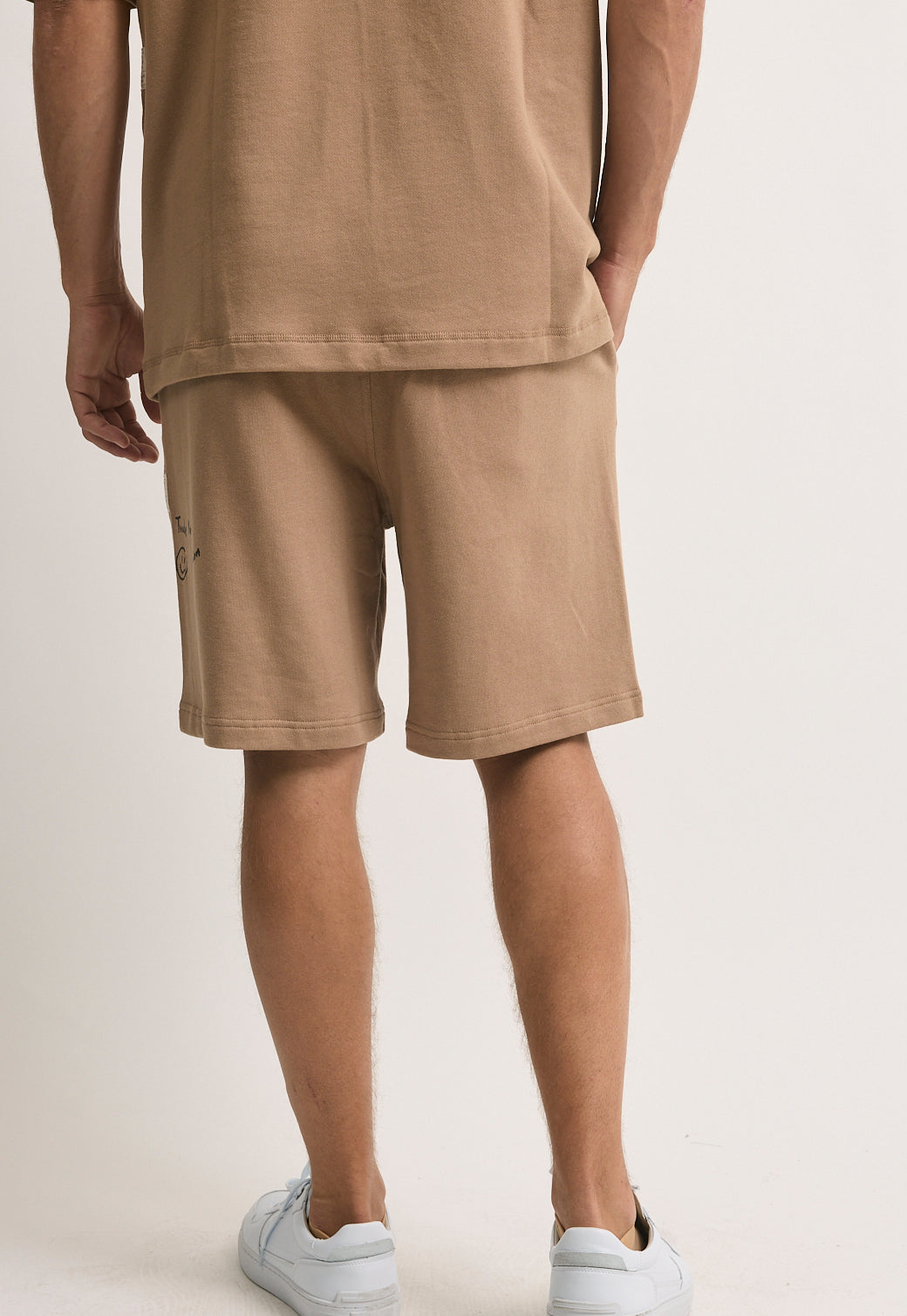 מכנסיים קצרים לגברים בצבע בז'