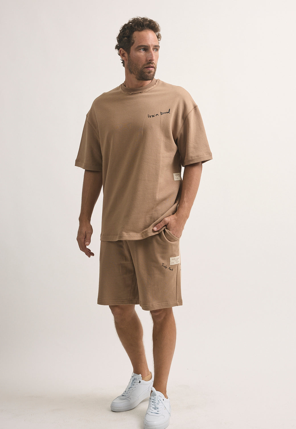 מכנסיים קצרים לגברים בצבע בז'