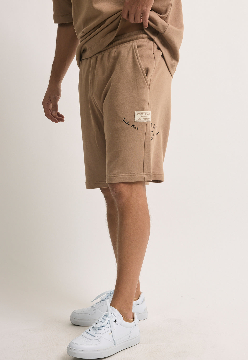 מכנסיים קצרים לגברים בצבע בז'