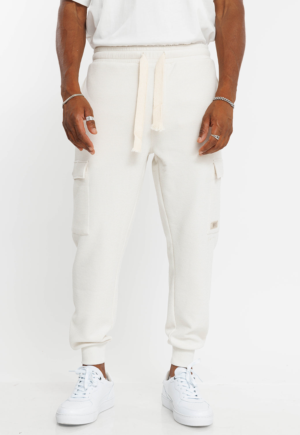 מכנסי טרנינג לגברים בצבע לבן