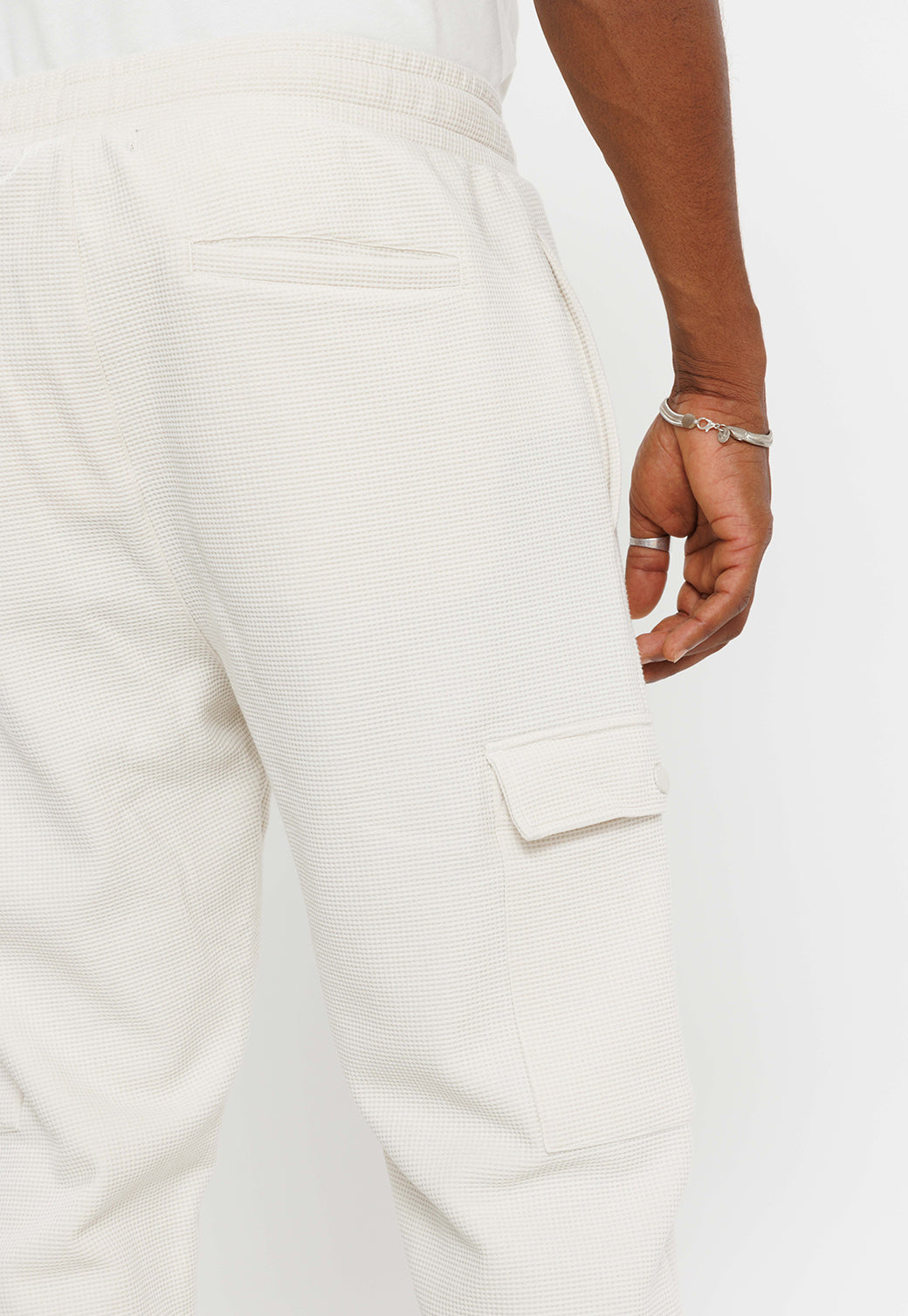 מכנסי טרנינג לגברים בצבע לבן